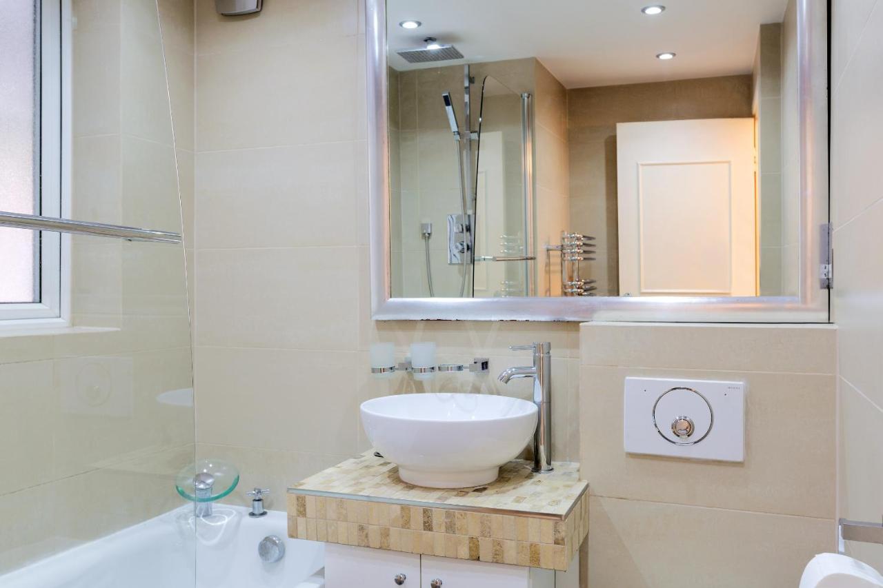 Spacious 3 Bedroom Apt In Covent Garden ลอนดอน ภายนอก รูปภาพ